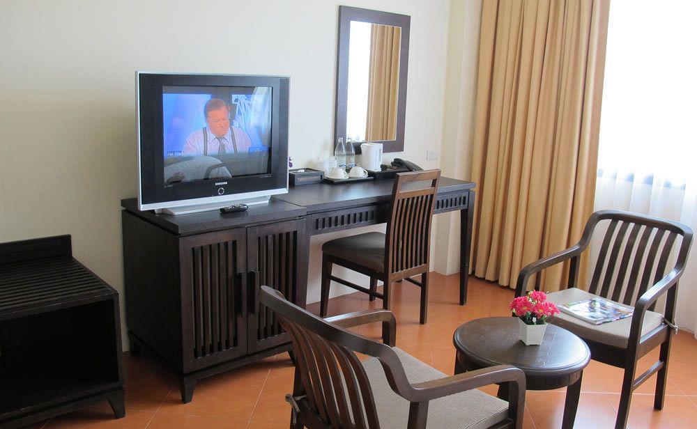 La De Bua Hotel Patong Buitenkant foto