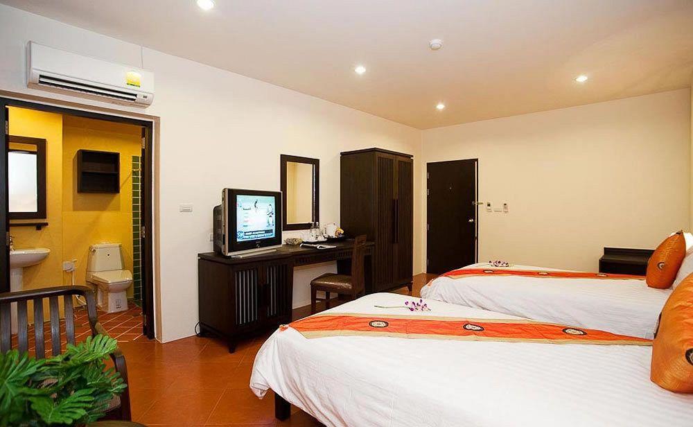 La De Bua Hotel Patong Buitenkant foto