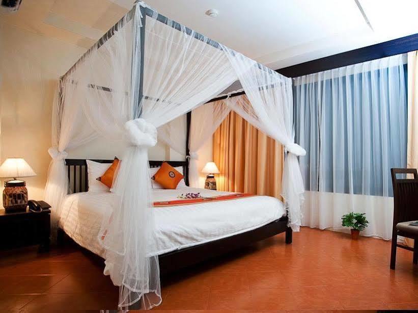 La De Bua Hotel Patong Buitenkant foto